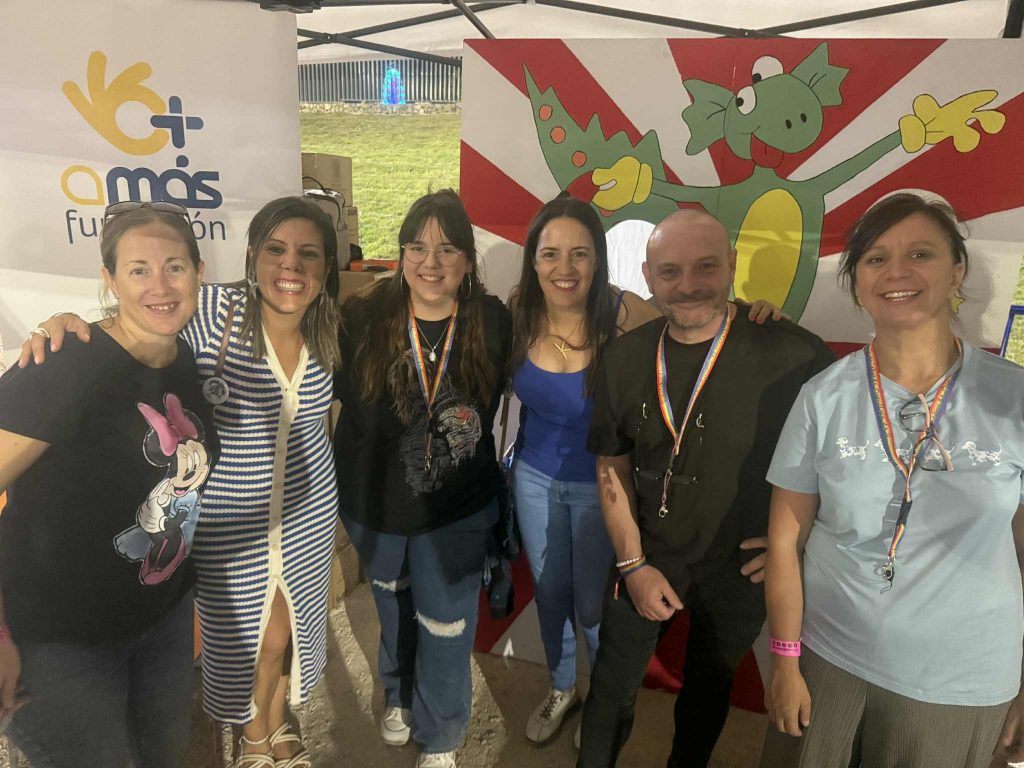 Equipo del Marcelino Camacho junto a Cristina Mora, concejala de cultura del Ayuntamiento de Fuenlabrada y Mónica Sebastián, primera teniente alcalde