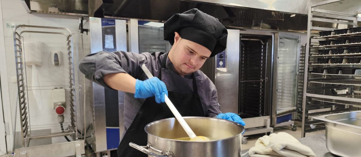 Nutrición, calidad, sanidad e investigación: un engranaje culinario que sirve más de 1.500 platos diarios