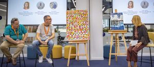 Obras plásticas, esculturas y fotografías de los artistas de Fundación AMÁS, expuestas en Madrid durante el mes de octubre