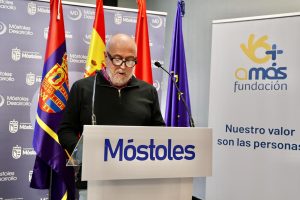 Carlos Pérez, presidente de Fundación AMÁS, durante su intervención en la inauguración