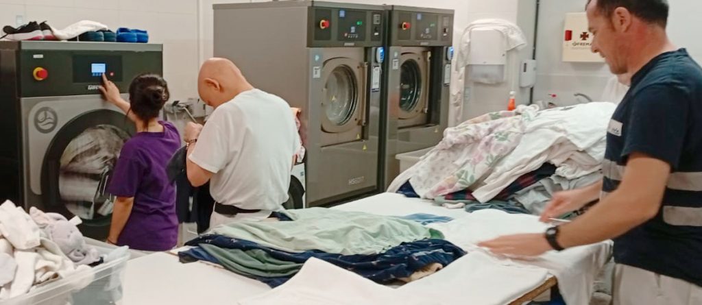 La lavandería de las instalaciones de Inclusión Coimbra mejora en seguridad, accesibilidad y autonomía gracias a una subvención de Fundación ONCE