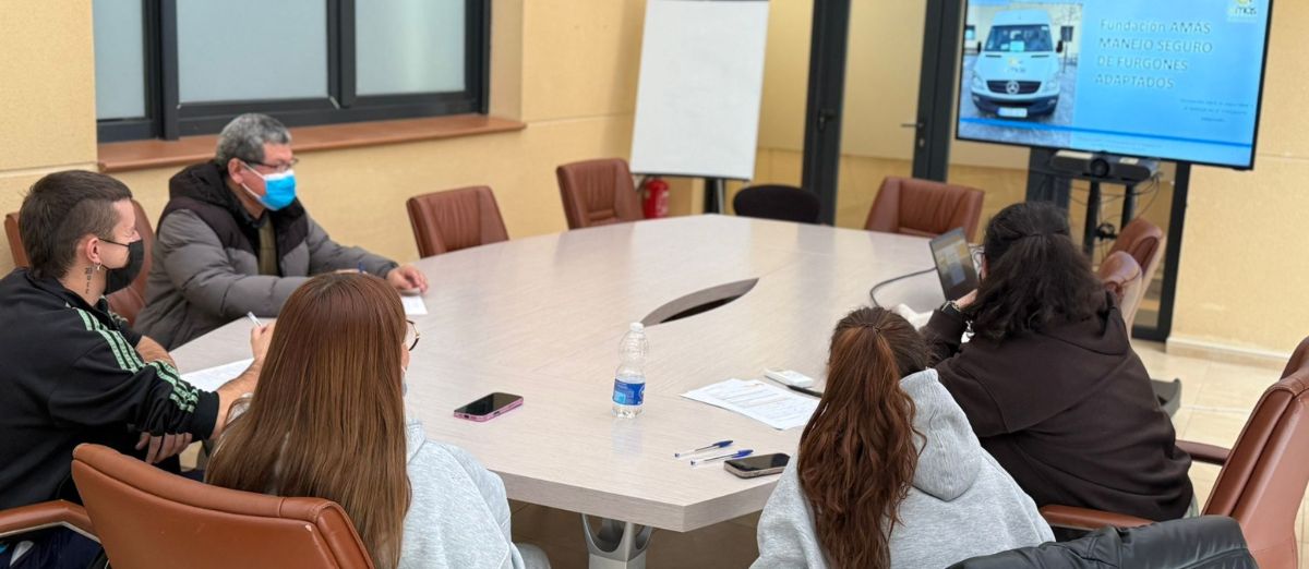 Fundación AMÁS realizó una formación de seguridad vial.