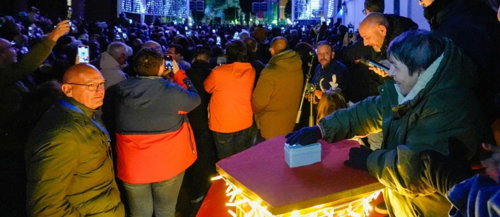 Fundación AMÁS ilumina la Navidad en Móstoles