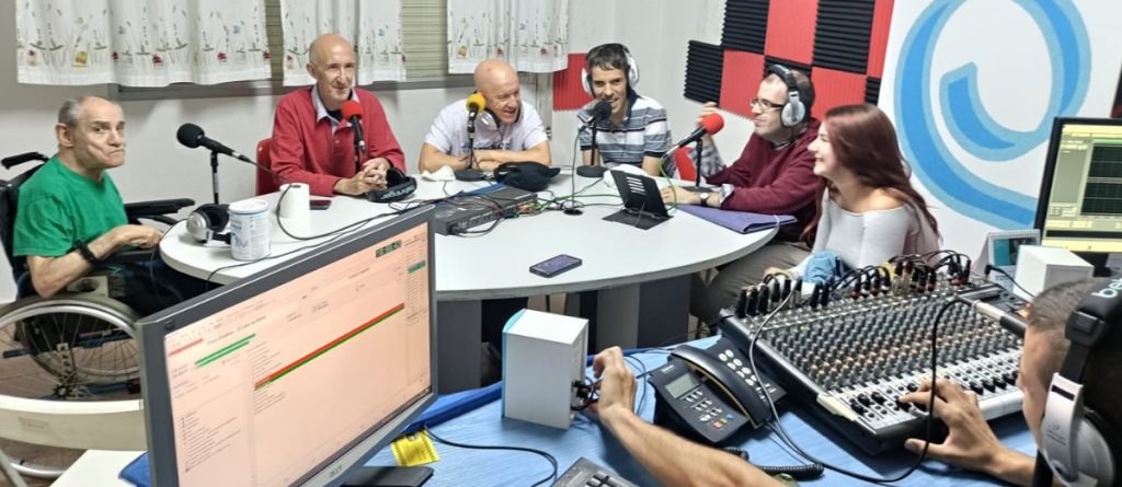 ‘Onda AMÁS la que mola más’ celebra su emisión número 100 