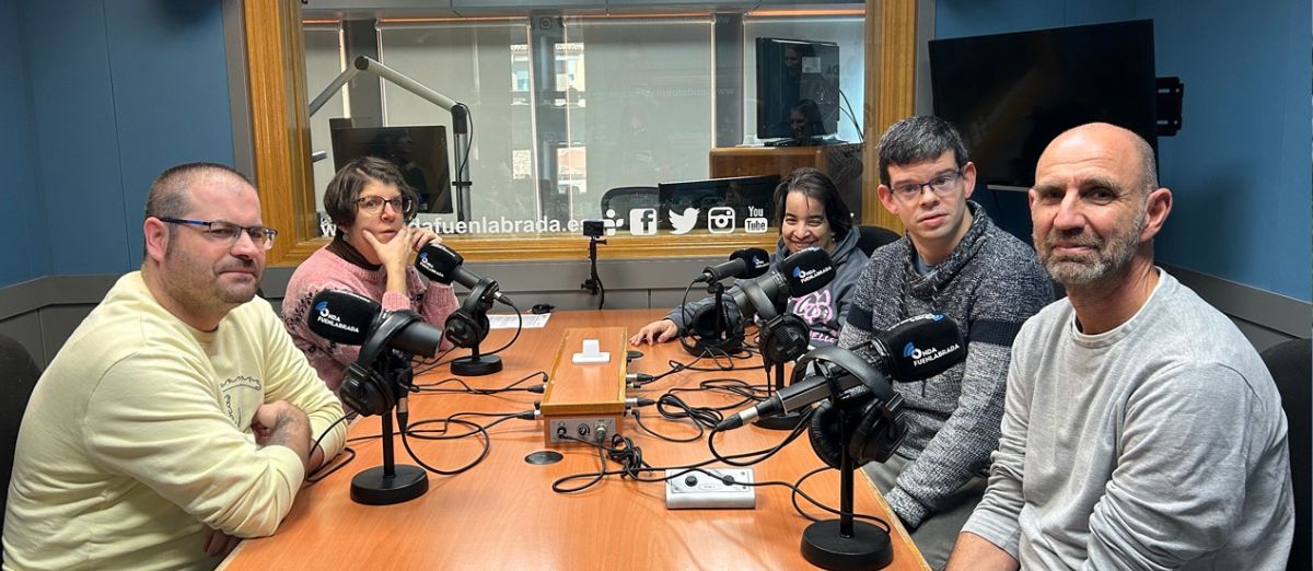 Participantes dle proyecto Codo a Codo, en Onda Fuenlabrada