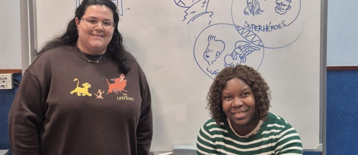 Ramona y Yolanda explicando a los alumnos en la clase magistral.