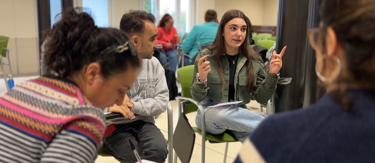 Grupo de trabajo de una formación de Fundación AMÁS