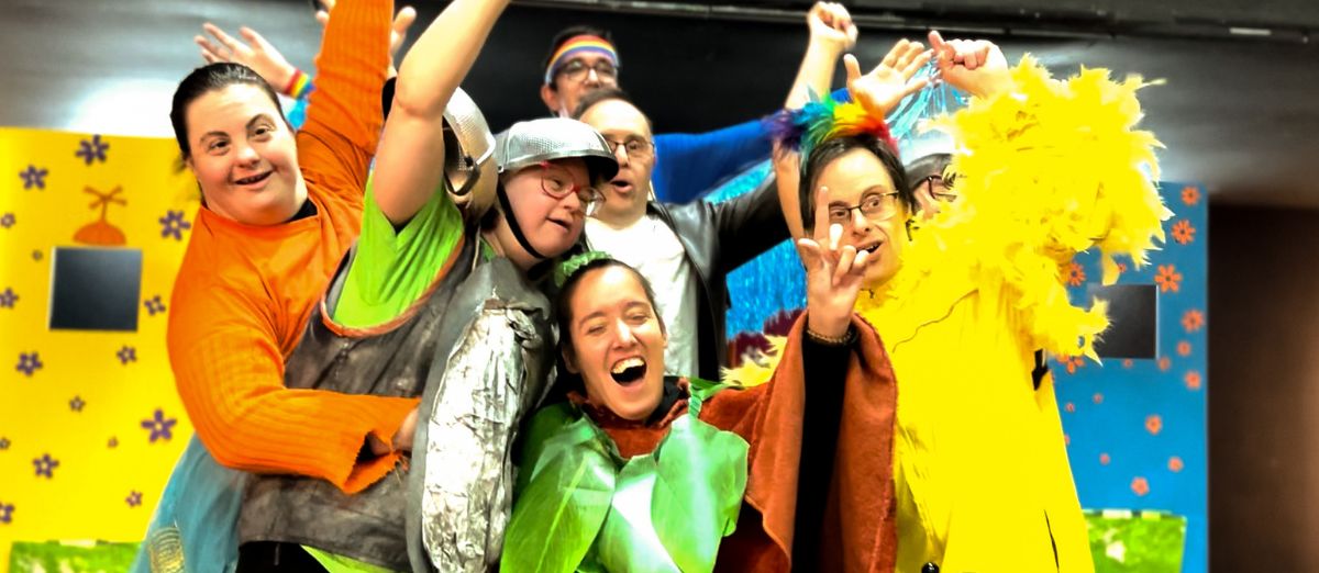 Actores y actrices de AMÁS Escena en un ensayo