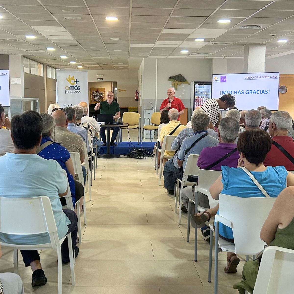 Imagen de asistentes a la Asamblea General de Personas socias de las entidades AMÁS.