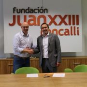 Firma del convenio entre Grupo AMÁS y Fundación Juan XXIII Roncalli.