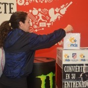 Momento de una donación en el gimnasio Virgin Active de Alcorcón. Foto: Grupo AMÁS,