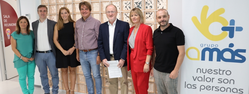 Firma del convenio entre el Ayuntamiento de Fuenlabrada y la Fundación AMÁS Social. Foto: Ayuntamiento de Fuenlabrada