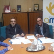 Firma del convenio entre Grupo AMÁS y Clínica Ribera. Foto: Grupo AMÁS.